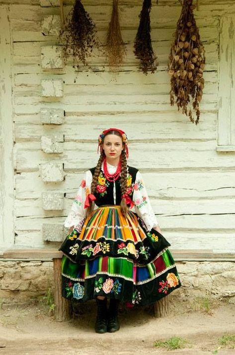 Polish Folk Style Lowicz Costume, Polish Traditional Costume, Polish Dress, Slavic Clothing, Polish Culture, Slavic Culture, Polish Clothing, Polish Traditions, Polish Girl