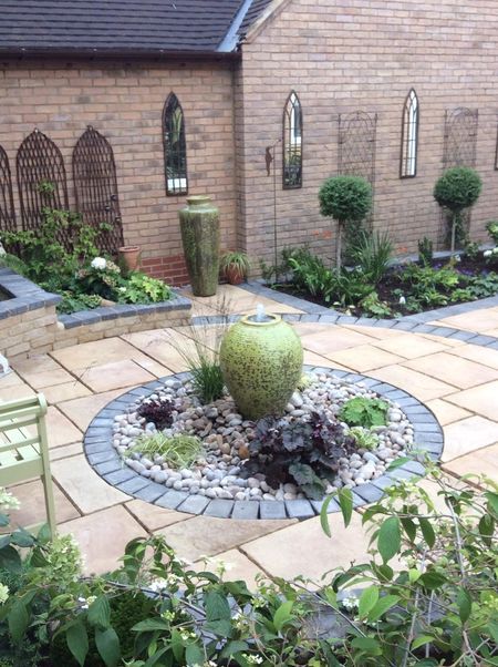 Pot Plant Courtyard, Large Front Garden Ideas, Garden Ideas Uk, Garden Plant Pots, Courtyard Gardens Design, Garden Paving, Cottage Garden Plants, Rock Garden Landscaping, Healthy Garden