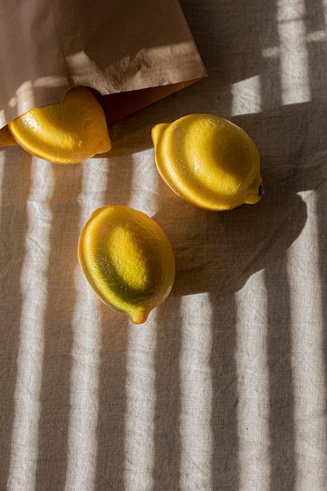 Influencer Poses, Fruit Photography, Yellow Aesthetic, Mellow Yellow, Photography Inspo, Aesthetic Photo, Food Styling, Food Photo, Light And Shadow