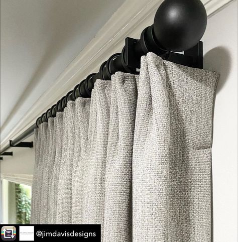 Curtain Poles Ideas, Black Curtain Pole, Cuarto Aesthetic, Custom Curtain Rods, Contemporary Window, Luxury Windows, Metal Curtain Pole, Curtains Pictures, Contemporary Windows