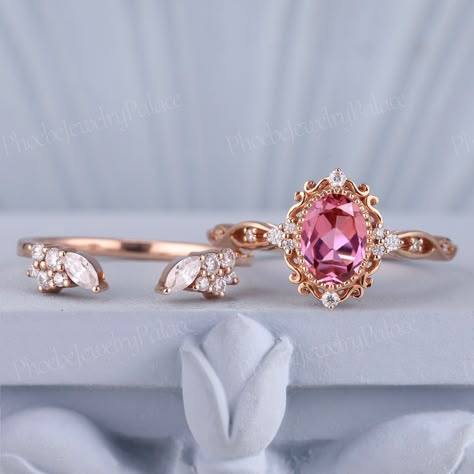 Rapunzel Inspired Engagement Ring, Barbie Engagement Ring, Colorful Engagement Rings, Pink Wedding Ring, Unique Rings For Women, Pretty Wedding Rings, Pink Wedding Rings, Peach Sapphire Engagement Ring, Sapphire Engagement Ring Set