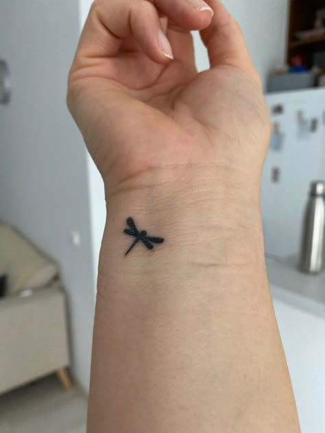 Dragon Fly Tattoo Wrist, Dragon Fly Finger Tattoo, Dragonfly Tattoo On Wrist, Dragonfly Tattoo Wrist, Dragonfly Wrist Tattoo, Dragonfly Tattoo Simple, Tiny Dragonfly Tattoo, Grandparent Tattoos, Dainty Dragonfly Tattoo