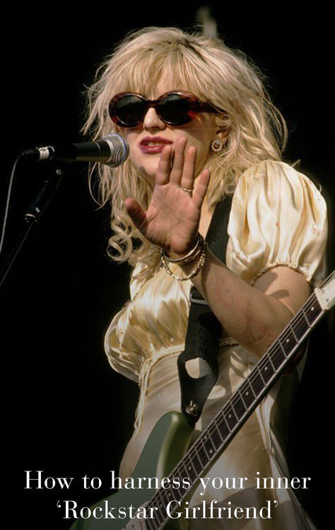 Courtney Love 90s, Rockstar Girlfriend Aesthetic, Kurt Cobain Photos, Courtney Love Hole, Girlfriend Aesthetic, Ayesha Erotica, 90s Punk, Angry Girl, Rockstar Girlfriend