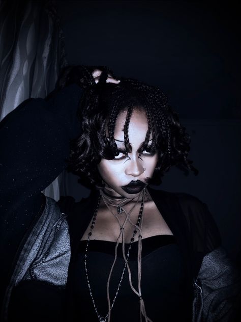 Poc Goth Aesthetic, Black And White Goth Makeup, Poc Goth, Black Goths, Chubby Goth, Clean Goth, Alt Makeup Looks, Goth Ideas, Goth Pfp