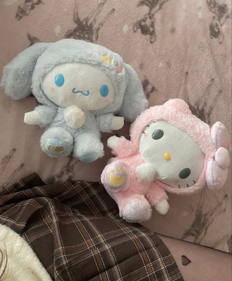 cute plushies from my bf 🫶🏼 Couple Plushies, Matching Plushies, Plushie Collection, Love Sick, Mini Things, Cute Plush, Matching Couples, Loving U, Plush Toys