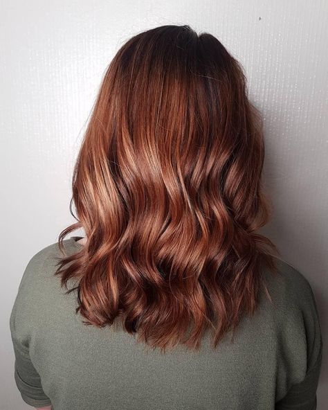 It's giving us dark copper! We love this beautiful ombre in rusty red created by Sophia Lange. Rusty Red Hair, Copper Hair Dark, Balayage Ombre, Hair Color Techniques, Dark Copper, Red Ombre, Copper Hair, Hair Inspiration Color, Latest Hairstyles