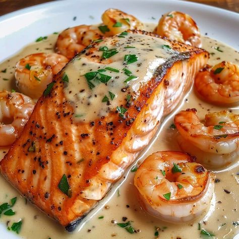 Salmon And Shrimp, Garlic Cream Sauce, Fish Recipes Healthy, Cajun Shrimp, Healthy Food Dishes, Seafood Dinner, Weeknight Dinners, Cream Sauce, Seafood Dishes