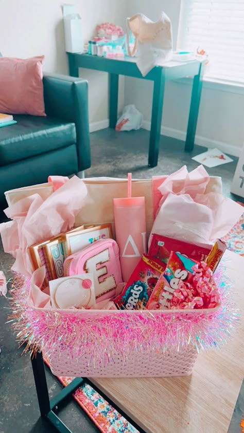 Easter Gift For Best Friend, Big/ Little Gifts, Preppy Birthday Gift Basket, Pink Theme Gift Basket, Big And Little Baskets Ideas, Cheer Gift Baskets, Sister Birthday Gift Basket, Big Little Gifts Basket, Little Sorority Baskets