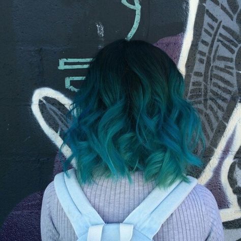 Short Green Hair, Indie Photos, Teal Hair, Hair Color Blue, Pastel Hair, Dye My Hair, Cool Hair, Colorful Hair, Blonde Pixie