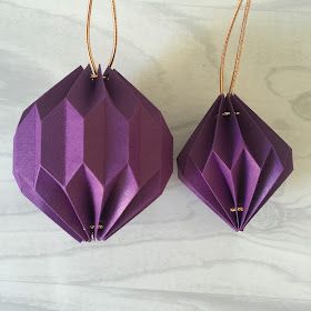 Pretty Party Decorations, Origami Lantern, Origami Christmas Ornament, Origami Templates, Flat Christmas Tree, Origami Ornaments, Origami Lamp, Origami Ball, Geometric Construction