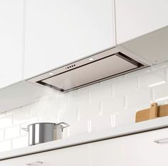 Kitchen Design Idea - Hide The Range Hood | A fake cabinet conceals this range hood that can only be seen when looked at from underneath. Kitchen Extractor Fan Ideas, Mural Installation, Kitchen Extractor Fan, Kitchen Extractor, Kitchen Vent Hood, Kitchen Cooker, Hood Ideas, Kitchen Vent, Kitchen Exhaust