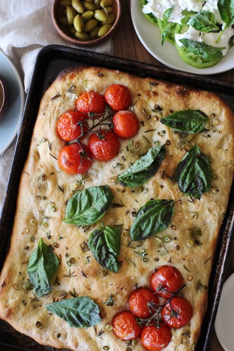 Tomato Focaccia, Foccacia Bread, Recipe Tomato, Tomato Recipe, Focaccia Recipe, Homemade Bread, Yeast, Crackers, Italian Recipes