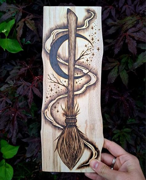 Beginner Wood Burning Projects, Beginner Wood Burning, Wood Carving Art Sculpture, Pyrography Designs, Wood Burned Signs, Craft Cart, Wood Burn Designs, Simple Wood Carving, Pretty Halloween Costumes