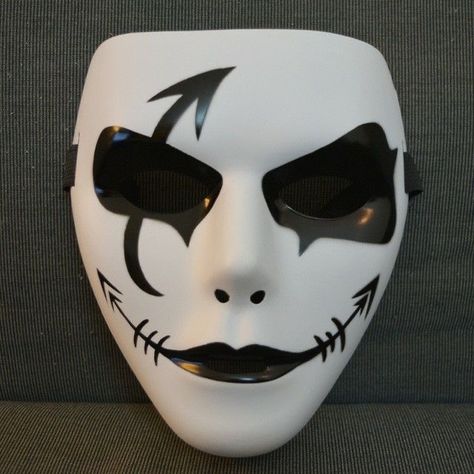 Jason Horror, Mascaras Halloween, Fashion Masks, Guy Fawkes, Shotting Photo, Masquerade Costumes, Halloween Masquerade, White Mask, Cool Masks