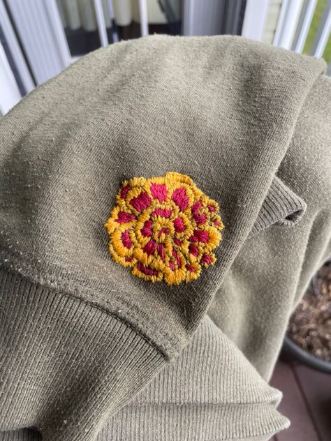 Embroidered Marigold, Birth Flower Embroidery, Marigold Embroidery, Tote Bag Inspo, Diy Crafts Gift, Crafts Gift Ideas, Marigold Flower, Gifts For Loved Ones, I Love Fall