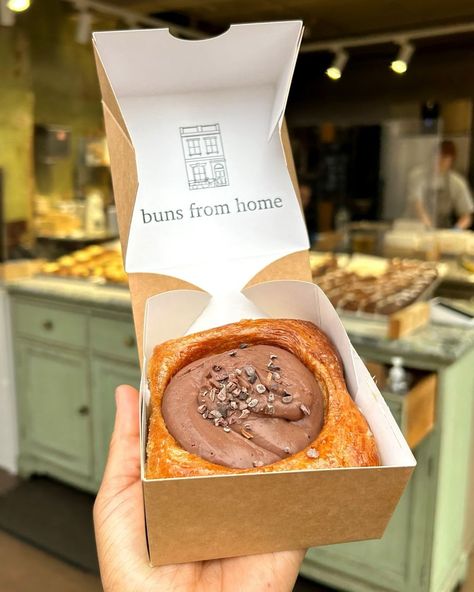 buns from home (@bunsfromhome) • Instagram photos and videos Burger Bun Photography, Cinnamon Bun Photography, Chinese Bakery Buns, Cinnamon Bun Bookstore Aesthetic, Cinnamon Bun Bookstore, Chocolate Custard, Custard Desserts, Cinnamon Buns, Custard