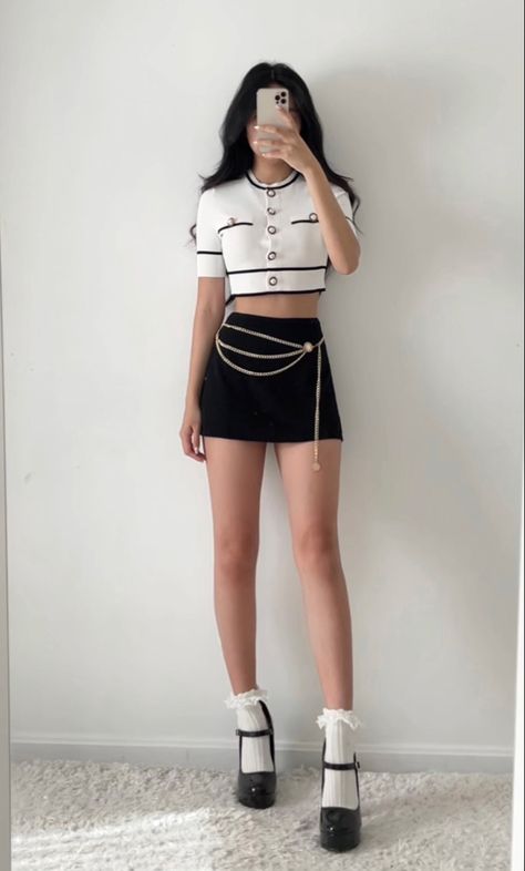 90s Chanel inspiref outfit, contrast trim top, black mini skirt, chain belt, lace socks, mary jane heels, outfit inspo, outfit idea, style inspo, preppy coquette, jennie kim aesthetic Fesyen Korea, Mode Gossip Girl, Coquette Black, Mode Kawaii, Looks Pinterest, Concert Outfits, Mode Kpop, Mode Chic, Looks Street Style