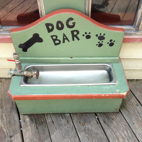 A doggy watering fountain outside a restaurant .. How cute Dog Park Water Station, Puppy Playroom, Dog Grooming Salon Decor, Dog Restaurant, Park Cafe, Dog Water Fountain, Apartment Dogs, Backyard Chicken Coop Plans, Puppy Time