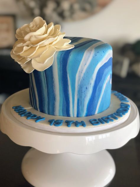 Marble Fondant Birthday Cake Marble Effect Cake, Simple Fondant Cake, Decorating With Fondant, Marble Fondant, Icing Cake Design, Buttercream Ruffles, Fondant Cakes Birthday, Fondant Cake Designs, Fondant Wedding Cakes