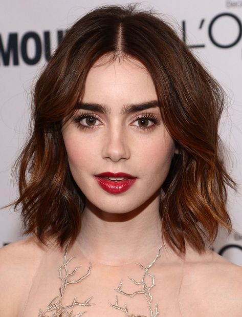 Lily Collins Short Hair, Hair Color Flamboyage, Golden Hair Color, Celebrity Bobs, Brunette Bob, Frontal Hairstyles, Lily Collins, Brunette Hair Color, Trendy Hairstyles