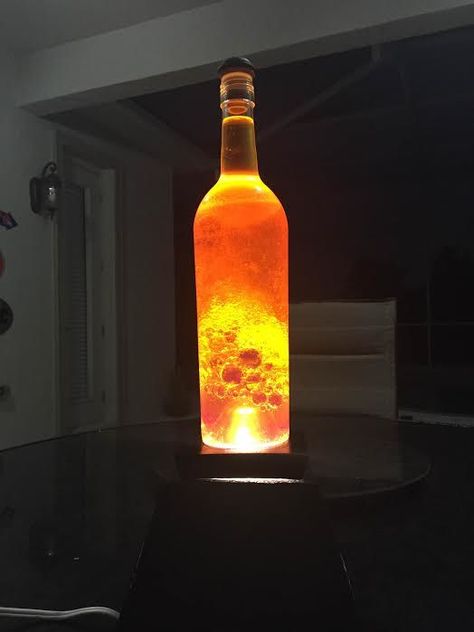 This would be so cool to make! Wine Kitchen Decor Ideas, Homemade Lava Lamp, Cool Lava Lamps, Make A Lava Lamp, Wine Decor Kitchen, Wine Kitchen, Wine Wall Art, Wine Decor, Bottle Corks