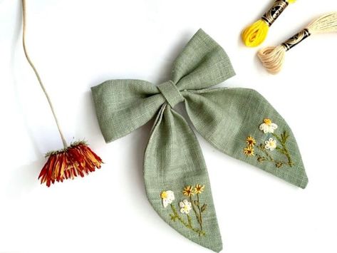 Check out this item in my Etsy shop https://www.etsy.com/uk/listing/1418908150/embroidered-hair-bow-linen-embroidered Cottage Core Hair, Stocking Fillers For Kids, Bow Hair Tie, Embroidered Hair Bows, White Hair Bows, Bow Barrette, Hair Bow Clip, Green Gift, Toddler Hair Clips