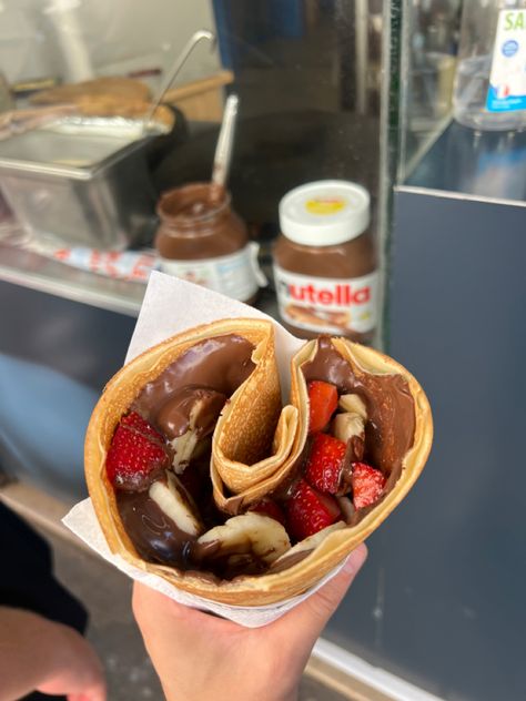 Paris Crepes Aesthetic, Nutella Crepes Aesthetic, Japanese Crepes Aesthetic, French Crepes Aesthetic, Aesthetic Crepes, Crepe Aesthetic, Creperia Ideas, Crepes Aesthetic, Paris Crepes