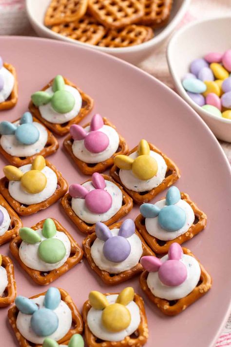 Bunny Pretzels! Pretzel Bunnies, Bunny Pretzels, Easter Cake Easy, Rainbow Waffles, Memorial Beads, Spring Treats, Rainbow Fruit, Bunny Cake, Banana Cream Pie