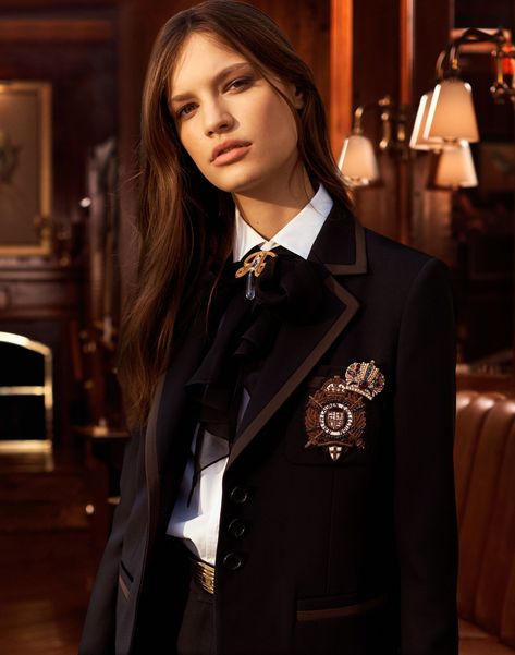 Ralph Lauren Pre-Fall 2017 Collection | Vogue Rich Private School Aesthetic Uniform, Boarding School Uniforms Aesthetic, Royal School Aesthetic, Rich Boarding School Aesthetic, Ice Demon, Preppy Mode, Inheritance Games, Mens Fashion Edgy, Ralph Lauren Style