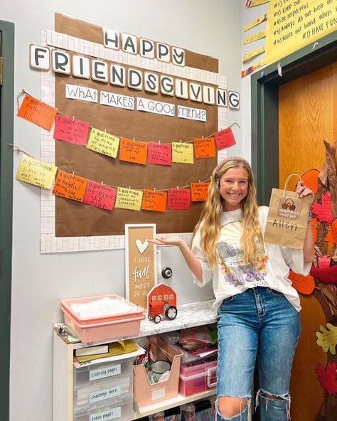 Rachel ☆ 1st Grade on Instagram: "It’s time for Friendsgiving in the classroom! 🧡 I focus on friendships and thankfulness this month and it is so sweet to watch these kiddos love on each other! 🫶🏼 each kiddo gets a “swag bag” that we fill up with kindness notes, pictures, and crafts all month! some things we do: - make cards for each other in class - draw pictures - make cards for our lunch crew & cleaning crew - make cards and pictures for our headmaster & principal - make cards for our offic Friendsgiving For Kindergarten, Classroom Friendsgiving Ideas, Friendsgiving In The Classroom, Friendsgiving Classroom Ideas, Class Friendsgiving, Preschool Friendsgiving, Classroom Friendsgiving, Classroom Thanksgiving, Kindness Notes