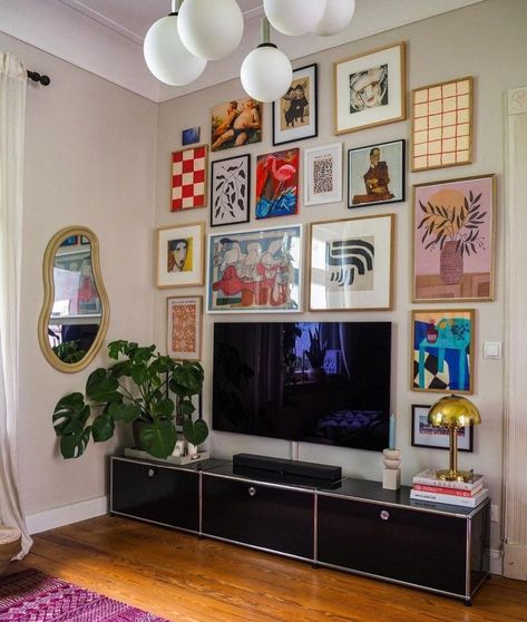 Spacesthetic (@interiorsuckerr) on X Art Gallery Apartment, Gallery Wall By Tv, Gallery Wall Ideas Around Tv, Gallery Wall Tv Mounted Tv, Gallery Tv Wall, Gallery Wall With Tv, Decor Behind Tv, Living Room Office Combo, Gallary Wall