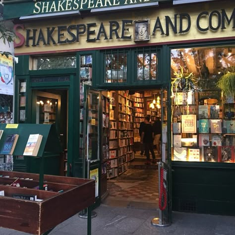 Shakespeare Library Paris, Shakespeare And Company Paris Aesthetic, Shakespeare Bookstore Paris, Paris Shakespeare And Company, Shakespeare And Company Aesthetic, Paris Autumn Aesthetic, Paris Library, Shakespeare And Company Paris, Books Cozy