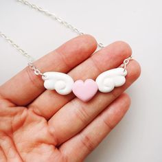 Polymer Clay heart w/ wings Fimo Kawaii, Crea Fimo, Polymer Clay Heart, Diy Fimo, Winged Heart, طابع بريدي, Polymer Clay Kawaii, Clay Keychain, Clay Heart