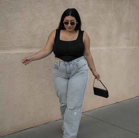 summer 2021 fashion inspo plus sized model plus size outfit street wear city style black shoulder bag prada black corset crop top Black Corset Outfit Plus Size, Corset Top Outfit Plus Size, Black Corset Top Outfit, Black Corset Outfit, Girls Corset, Corset Top Outfit, Black Corset Top, Corset Outfit, Plus Size Corset