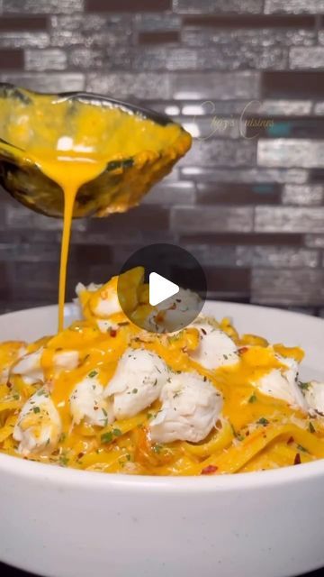 BLACK FOODIE FINDER ® on Instagram: "Simple & Delicious Creamy Lump Crab Seafood Pasta recipe 😩🦀⁣ ⁣ Ingredients ⁣ ⁣ Linguine pasta⁣ 1-2 lbs,Lump crab meat ⁣ 3 cups, Heavy cream ⁣ 2 tbsp, minced garlic ⁣ 1 cup, Shaved Asiago cheese ⁣ 1/2 tbsp, Badia Sazón seasoning ⁣ 1 1/2 Tbsps, old bay seasoning ⁣ 1 Tbsp, onion powder ⁣ 2 tsps, paprika ⁣ (Season to your liking) ⁣ Salt and pepper to taste ⁣ Garnish: ⁣ Chili pepper flakes⁣ Curly parsley ⁣ Creamy seafood sauce ⁣ ( you can add a vegetable, spinach, asparagus and etc) ⁣ ⁣ (via @chazscuisines )⁣ ⁣ ⁣ #BlackFoodieFinder⁣ ⁣ —————————————————————⁣ 𝗙𝗼𝗹𝗹𝗼𝘄 @𝗯𝗹𝗮𝗰𝗸𝗳𝗼𝗼𝗱𝗶𝗲𝗳𝗶𝗻𝗱𝗲𝗿 & 𝗱𝗼𝘄𝗻𝗹𝗼𝗮𝗱 𝗼𝘂𝗿 𝗮𝗽𝗽 𝗳𝗼𝗿 𝗯𝗹𝗮𝗰𝗸 𝗲𝗮𝘁𝗲𝗿𝘆, 𝗰𝗵𝗲𝗳𝘀, 𝗿𝗲𝗰𝗶𝗽𝗲𝘀 & 𝗺𝗼𝗿𝗲. ⁣#𝗕𝗙𝗙📍⁣ —————————————————————⁣ 𝘍𝘰𝘳 𝘧𝘦𝘢? Creamy Seafood Sauce, Lump Crab Meat Recipes, Curly Parsley, Spinach Cream Sauce, Sazon Seasoning, Creamy Seafood, Lump Crab Meat, Chefs Recipes, Crab Meat Recipes