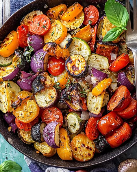 Mediterranean Roasted Vegetables - Recipessin Roasted Veggies Mediterranean, Italian Roasted Vegetables, Mediterranean Roasted Vegetables, Vegetable Pasta Recipes, Mediterranean Herbs, Mediterranean Vegetables, Roasted Mediterranean Vegetables, Inflammation Diet Recipes, Mediterranean Dinner