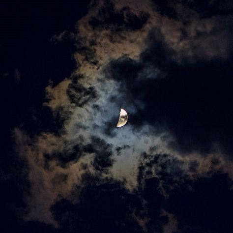 Half Moon Photography, Half Moon Aesthetic, Moon Behind Clouds, Thuringia Germany, Beautiful Moon Pictures, Cirrus Cloud, Moon Phases Art, Moon Clouds, Moon Photos