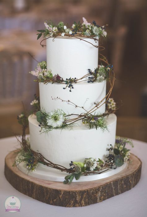 3 tier rustic buttercream wedding cake, with fresh flowers and willow. Floral Wedding Cakes, Romantic Wedding Cake, Buttercream Wedding Cake, Amazing Wedding Cakes, Wedding Cake Rustic, Simple Wedding Cake, Wedding Cakes Vintage, Have Inspiration