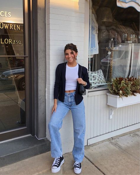 Brunch the other day 💚 . . . . . #vivianewears top and purse from @brandymelvilleusa and jeans from @aritzia! Shop my daily looks by… Viviane Audi, Charlie Boy, Straight Leg Jeans Outfits, Mom Jeans Outfit, Jeans And Converse, Jeans Outfit Summer, Outfits With Converse, Outfit Jeans, Causual Outfits