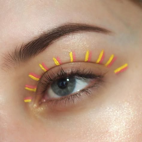 Hallowen Schminke, Artsy Makeup, Revolution Eyeshadow, Festival Make Up, Funky Makeup, Euphoria Makeup, Graphic Eyeliner, Smink Inspiration, Fun Makeup