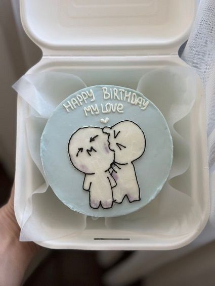 Funny Cake For Husband, Cute Cakes For Boyfriend, Couple Bento Cake, Couple Birthday Cake, Cakes For Boyfriend, Cute Bento Cake, Cake Designs Funny, Boyfriend Cake, Birthday Cake Funny