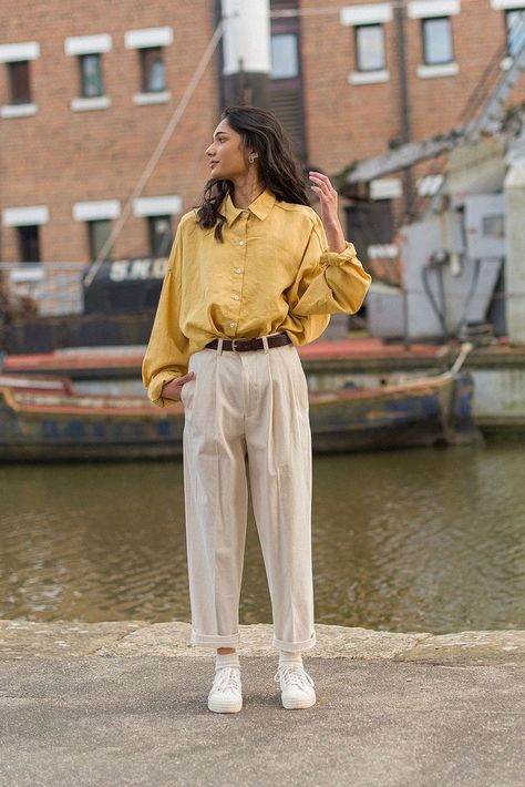 Yellow Polo Shirt Outfit Woman, Yellow Top Outfit, Yellow Shirt Outfit, Mustard Yellow Outfit, Mustard Outfits, Linen Shirt Outfit, Oversized Shirt Outfit, Mustard Shirt, Oversized Linen Shirt