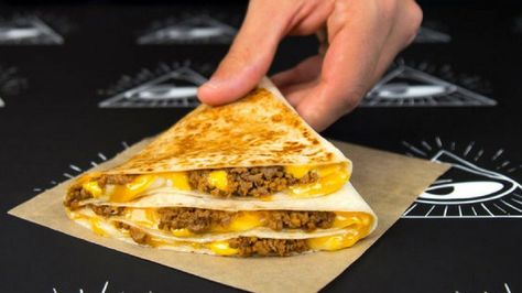 Taco Bell's New Dollar Menu Will Feature 20 Limited Time Menu Items http://www.wideopeneats.com/taco-bells-new-dollar-menu/ Taco Bell Recipes, Changes Are Coming, Chicken Quesadilla Recipe, Quesadilla Recipes, Chicken Quesadillas, Fun Baking Recipes, Taco Bell, Menu Items, Quesadillas