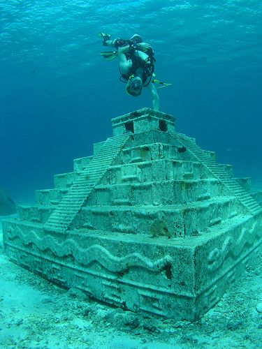 Cozumel (Mayan: Island of the Swallows) (Kùutsmil in Modern Maya) is an island in the Caribbean Sea off the eastern coast of Mexico's Yucata... Underwater City, Cozumel Mexico, Cozumel, Underwater Photography, In The Ocean, Underwater World, Ocean Life, Riviera Maya, Oh The Places Youll Go