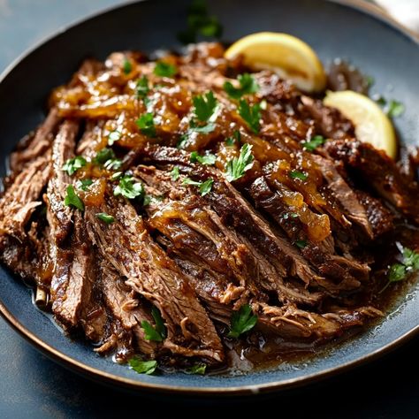 Caramelized Pulled Beef Brisket: A Sweet & Savory Recipe Bison Brisket Recipes, Traditional Jewish Brisket Recipes, Brisket Chunks Recipes, Brisket Dutch Oven Recipes, What To Make With Leftover Brisket, Beef Brisket Recipes Slow Cooker, Recipes With Brisket, Brisket Recipes Slow Cooker, Christmas Brisket Recipes