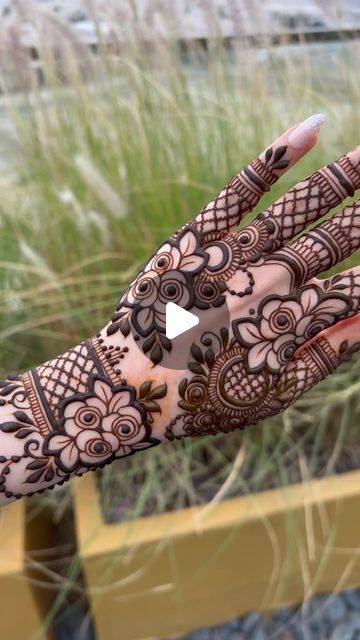 Dubai Mehendi Designs, Dubai Henna, Eid Henna, Rose Mehndi Designs, Mehndi Brides, Mehndi Artist, Mehndi Art, Henna Artist, Eid Collection