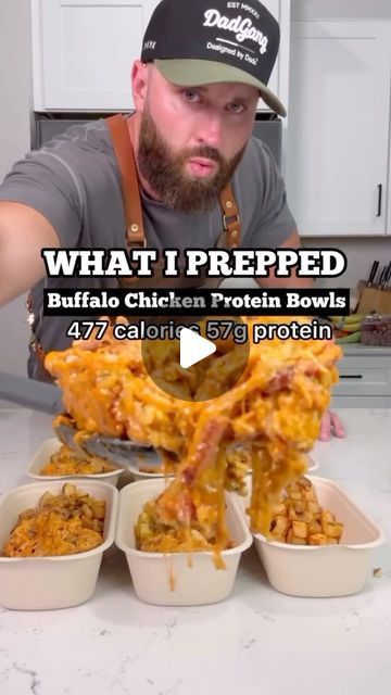 Macro-friendly Recipes on Instagram: "BUFFALO CHICKEN N BACON PROTEIN BOWLS!!😋By @tastyshreds   Recipes makes 6 servings: 1 serving is 477 calories, 57g protein 18 fat 16 carb  Cheesy Buffalo Bacon Chicken and Potatoes Ingredients: * 3 medium russet potatoes * 32 oz. cubed raw skinless chicken * 1 cup Frank’s Red Hot Buffalo Sauce * 120g reduced fat cheddar cheese * 120g reduced fat mozzarella cheese * 14 slices center cut bacon * 60g 1/3 reduced fat cream cheese * Salt, pepper, onion powder, garlic powder, paprika Instructions: 1. Prepare the Potatoes:  * Wash and dice the russet potatoes into bite-sized pieces. Toss with olive oil, salt, pepper, garlic powder, onion powder, and paprika. 2. Air Fry the Potatoes:  * Preheat the air fryer to 400°F (200°C). Place the seasoned potatoes in th High Protein Buffalo Chicken Bowl, Cottage Cheese Buffalo Chicken Bowl, Buffalo Chicken Cottage Cheese Bowl, Buffalo Chicken Bowl, High Protein Buffalo Chicken, Chicken Cottage, Kyle Smith, Ranch Burgers, Chicken Protein