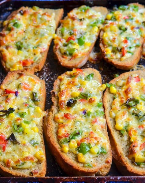 Chili Cheese Toast, Veg Chili, Chilli Cheese Toast, Tiffin Recipes, Cheese Toast Recipe, Easy Chilli, Cheese Toasties, Tiffin Ideas, Vegetarian Starters