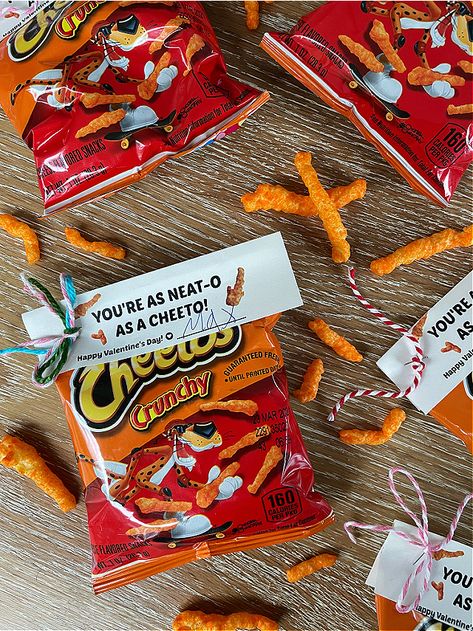 Free printable Cheeto Valentine for Kids - C.R.A.F.T. #freeprintablevalentine Cheeto Valentine Ideas, Diy Valentine's Gifts For Kids, Valentine For Kids, Free Valentine Cards, Cheesy Gifts, Cheesy Valentine, Classroom Valentines, Valentine Gifts For Kids, Mom Ideas