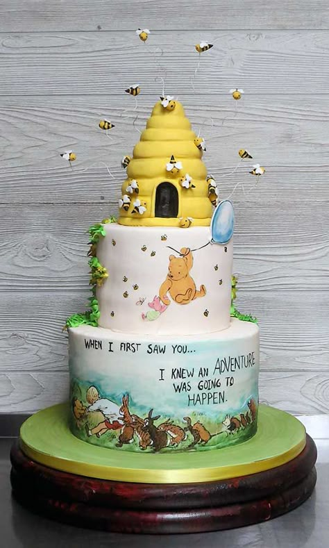 Winnie the Pooh illustration cake Pooh Baby Shower Cake, Interior Entrance, Pooh Cake, Winnie The Pooh Cake, Winnie The Pooh Party, Pooh Party, Pooh Birthday, Baby Shower Deco, Disney Baby Shower